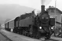 NLB 93.1420 mit dem SR 14602 am 15.April 2012 im Bf. Lilienfeld. Anstelle der geplanten 52.100 kam unerwartet die 93.1420 zum Einsatz, was f�r diese Strecke auch viel vorbildgerechter ist.