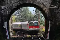 �BB 1144 105 zieht einen OIC von Wien Meidling nach Graz.
Kurz vor dem kleinen Krauselklausetunnel bei Breitenstein.