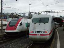 DB ICE BR 401 und SBB ICN RABDe 500 am 28.12.02 in Z�rich HB