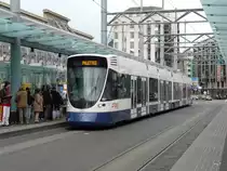 tpg - Strassenbahn Be 6/10 1801 bei der Haltestelle vor dem Bahnhof Genf am 08.04.2012