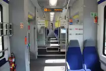 Blick in den neuen Niederflurzwischenwagen(Bombadier)des NPZ RBDe 560DO.
Chur 17.04.12