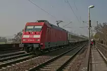 010 043-8 an der Urmitzer Rheinbr�cke ( Engerser Seite ) am 06.04.2012