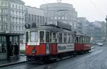 Wien Wiener Stadtwerke-Verkehrsbetriebe (WVB) SL 5 (M+m) VI, Mariahilf, Mariahilfer Straße / Mariahilfer Gürtel (/ Westbahnhof) am 3. November 1975. - Scan eines Diapositivs.