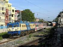 Hier der t�gliche Nachmittags D-Zug, im Plan sogar als IC gekennzeichnet, mit einer E43. Ich hatte gehofft einmal eine farblich passende E54 vor dem Zug zu sehen aber die Hoffnung hat sich leider nicht erf�llt