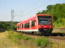 650 001 kurz vor seinem Zwischenhalt in Bempflingen Hp. Der Tw wird seine Fahrt weiterf�hren nach Herrenberg �ber T�bingen.