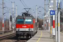 44er-Thementag: Mit OEC 255 nach Maribor durchf�hrt 1044 121 am 18.03.2010 den Bahnhof Felixdorf.