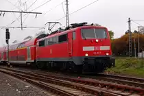 Am Dienstag den 1 7. April 2012, die 111 151-7 verl�sst gerade den Rheydter Hbf in Richtung Aachen......