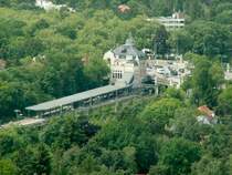 Mal ein anderer Blick.Der S-Bahnhof Heerstrasse vom Funkturm aus gesehen.26.05.06