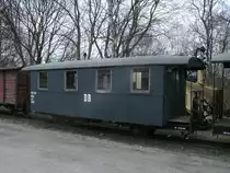 Auf der ehmaligen Schmalspurbahn Bergen/R�gen-Altenkirchen kam dieser zweiachsige KBp 971-214 zum Einsatz.Am 30.M�rz 2012 fotografierte ich den Wagen in Putbus wo der Wagen dort abgestellt steht.
