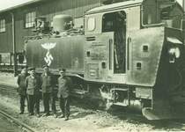 Gruppenfoto im Bahnhof Meinersdorf vor 99 695 am 01.05.1933