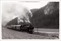 Anl�sslich der Strecken�bernahme durch die Traisental-G�lsental GmbH, gab es am 15.4.2012 den Nostalgiesonderzug SR 14602 von St.P�lten Hbf nach St. Aegyd am Neuwalde. Gezogen wurde dieser Zug von der 93.1420, hier zu sehen nahe Thorhof. 


