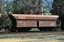 6861 616-3 Sch�ttgutwagen innerhalb eines G�terzuges bei Bonn-Oberkassel - 26.03.2012