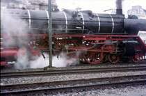 leider nicht ganz scharf, aber doch sch�n. In str�mendem Regen wartet 01 173 auf ihre Abfahrt in Konstanz.