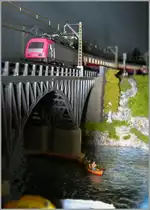 Der April-Regen hat endlich meinen Z-Fluss gef�llt, �ber welchen nun die DB 127 001-6 ihren IC zieht. 
18. April 2012