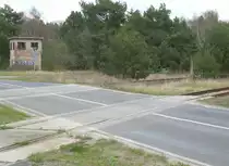 20.4.2008 Oranienburg / Sachsenhausen, Friedirchsthaler Str. 1.Gl = Anschlussgleis, 2. Gl der Abzweig zur Umgehungsbahn nach Wensickendorf von Oranienburg. Hinter dem Stellwerk (Aufschrift  31a ) verl�uft das von Norden / Fichtengrund kommende Gl.