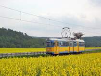 TW 528 der Th�ringerwaldbahn unterwegs von Waltershausen Gleisdreieck nach Wahlwinkel. 13.5.2006