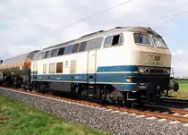 Mit dem EBM Zeichen voraus gen S�den kommt die 216 224-6 bei Allerheiligen vor�ber gefahren mit einem Kesselwagen und Rungenwagen. 20.4.2012