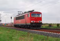 Lz kommt die 155 150-9 aus Neuss heran gefahren, um in Nievenheim einen G�terzug abzuholen. 20.4.2012