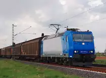 In Richtung K�ln fahrend kommt am Freitagnachmittag die 185 515-4 mit einem Schiebewandwagenzug bei Allerheiligen die Kbs 495 entlang gefahren....20.4.2012
