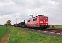 Mit einem Mischer am Hacken kommt die 151 006-4 bei Allerheiligen am 20.4.2012 vor�ber gefahren in Richtung Neuss...........