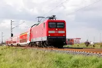 Mit der f�r die Kbs 495 typischen Dostockfuhre als RE7 nach Rheine, kommt die 112 157 auch am 20. April 2012 wieder kurz hinterm Hp Allerheiligen vorbei gerauscht....