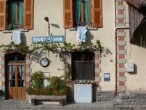 Bahnhofidylle in Tou�t sur Var.(05.10.2004)