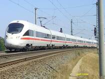 Eine ICE auf der Fahrt von Hamburg nach M�nchen. Der Zug hat gerade Lutherstadt Wittenberg hinter sich gelassen und wird nun die Elbbr�cke durchfahren. 