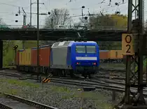 145-CL 203 von Crossrail mu� ihrer Class66-Kollegin 266 034-8 am 24.04.2012 als Schublok helfen, einen langen Containerzug aus Aachen West auf der Rampe zum Gemmenicher Tunnel nach Belgien zu ziehen.