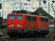 140 810-3 und 140 861-6 rangieren am 24.02.2012 in Aachen West.