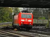 185 144-3 zieht am 24.04.2012 einen Ambrogio-Ganzzug unter der Br�cke Turmstrasse nach Aachen West. 