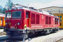 RhB - Gem 4/4 802  MURMELTIER  am 20.05.2000 in Poschiavo - Zweikraftlokomotive - Baujahr 1968 - SLM/Cummins/SAAS//BBC/MFO - e700/780d KW - Gewicht 50,40t - L�P 13,54m - zul�ssige Geschwindigkeit 65 km/h - Logo RhB deutsch - �2=06.03.87 �1=14.02.1997 - Hinweis: runde Scheinwerfer, gescanntes Dia 
