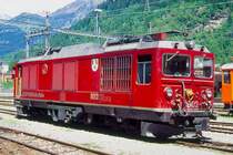RhB - Gem 4/4 802  MURMELTIER  am 20.05.2000 in Poschiavo - Zweikraftlokomotive - Baujahr 1968 - SLM/Cummins/SAAS//BBC/MFO - e700/780d KW - Gewicht 50,40t - L�P 13,54m - zul�ssige Geschwindigkeit 65 km/h - Logo RhB deutsch - �2=06.03.87 �1=14.02.1997 - Hinweis: runde Scheinwerfer, gescanntes Dia 
