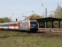 27.4.2012 Zepernick. EC 178 nach Stettin. In seinen letzten Tagen auf dem Abschnitt Gesundbrunnen - Stettin mal mit Jubil�umslok  60 Jahre Bundespolizei  101 060