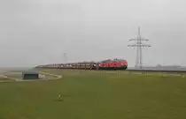 Jetzt geht's gleich f�r 218 838-1 und 218 XXX rauf auf den Hindenburgdamm und mit dem Sylt-Shuttle r�ber nach Westerland. Aufgenommen am 09.04.2012.