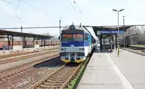 Triebeinheit mit 460 062-3 als S1 / Os 2839 Ostrava-Svinov/O.-Sch�nbrunn – O.-V�tkovice/O.-Witkowitz – O.-Kunčice/O.-Gro�kunzendorf – Hav�řov – Česk� Tě��n/Teschen, f�hrt aus dem letzten Bahnhof im Ostrauer Stadtgebiet; 18.04.2012 