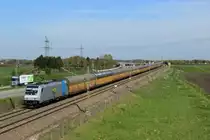 Railpool 185 690-5 zieht einen PCT Altmann Autozug aus M�nchen Nord in Richtung Augsburg.
Festgehalten bei der Eschenrieder Spange am 26.04.12