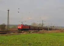 DB 185 019-7 mit einem Fiat-Autozug Richtung Gro�heringen, am 14.04.2012 in (Saale).