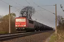 155 273 mit einem Kesselwagenzug in Richtung Oschatz unterwegs am 17.04.2012 bei Bornitz.