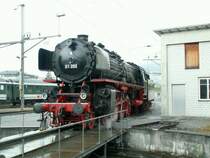 Lok des Verein Pacific 01 202 bei der Vorbereitung f�r eine  Schnupperfahrt  nach Buchs/SG.So wurde auch gleich 
auf dem  Sarganser Dreieck  f�r die morgige R�ckfahrt gewendet.
Chur 04.06.06