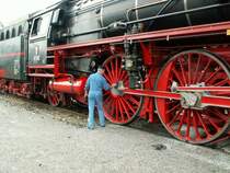 Verein Pacific 01 202.Blick auf die 2000 mm grossen Treibr�der der Henschel Lok.Chur 04.06.06