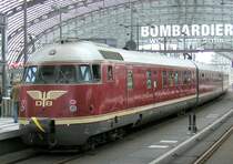 Der VT08 im neuen Berliner Hauptbahnhof am 4.6.06.