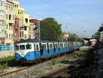 hier die alte Lackierung der S-SDahnz�ge. Man beachte die T�ren! Ausfahrt aus Kumkapi