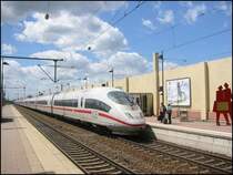 Ein ICE 3 aus Richtung Schweiz kommend h�lt am 23.05.2006 in Baden-Baden Hbf und wird gleich darauf weiter in Richtung Karlsruhe fahren. 