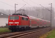 111 117 mit einer RE4 bei Korschenbroich.4.4.2012