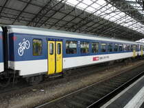 SBB - Personenwagen 2Kl. B 50 85 20-35 349-3 in Lausanne am 01.05.2012