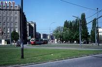 Wien Wiener Verkehrsbetriebe (WVB) SL B (E1 4764 (SGP 1971)) I, Innere Stadt, Julius-Raab-Platz (bis 1976: Aspernplatz) am 2. Mai 1976. - Scan eines Diapositivs. Kamera: Leica CL.