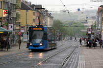 Triebwagen 455 an der Haltestelle Kassel Am Stern in der unteren K�nigsstra�e. Aufgenommen am 05.05.2012.