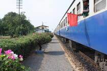 Hausbahnsteig des Bf. Dong Maku, Blickrichtung Chiang Mai, am 13.M�rz 2012. 

