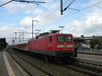 112 153-2 mit dem Schleswig-Holstein-Express von Padborg �ber Flensburg  nach Hamburg-Hauptbahnhof beim fahrplanm��igen Halt im Bahnhof Neum�nster am 19.04.2007