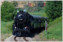 52 100 mit ihrem EZ 7384 am 6.5.2012 in Karnabrunn aufgenommen.